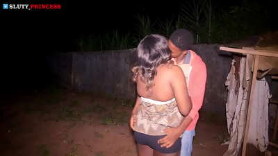 Уличный роман и горячий секс с пухлой девушкой из клуба